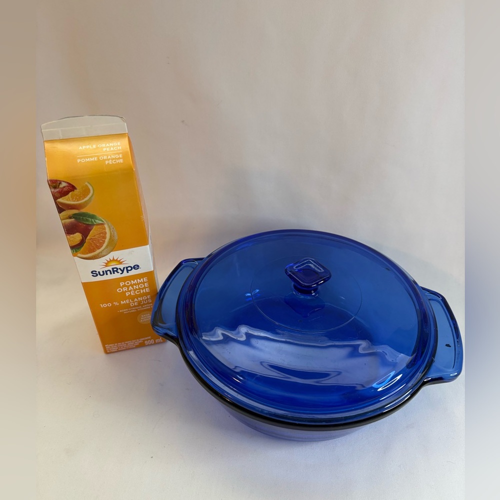 2 quart Anchor Hocking Ovenware, cobalt blue lid casserole dish